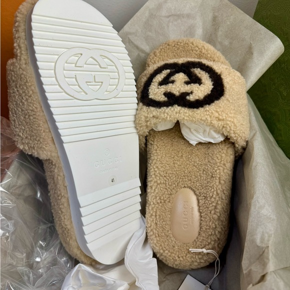 New in Box▪️Gucci shearling slides - Picture 3 of 4